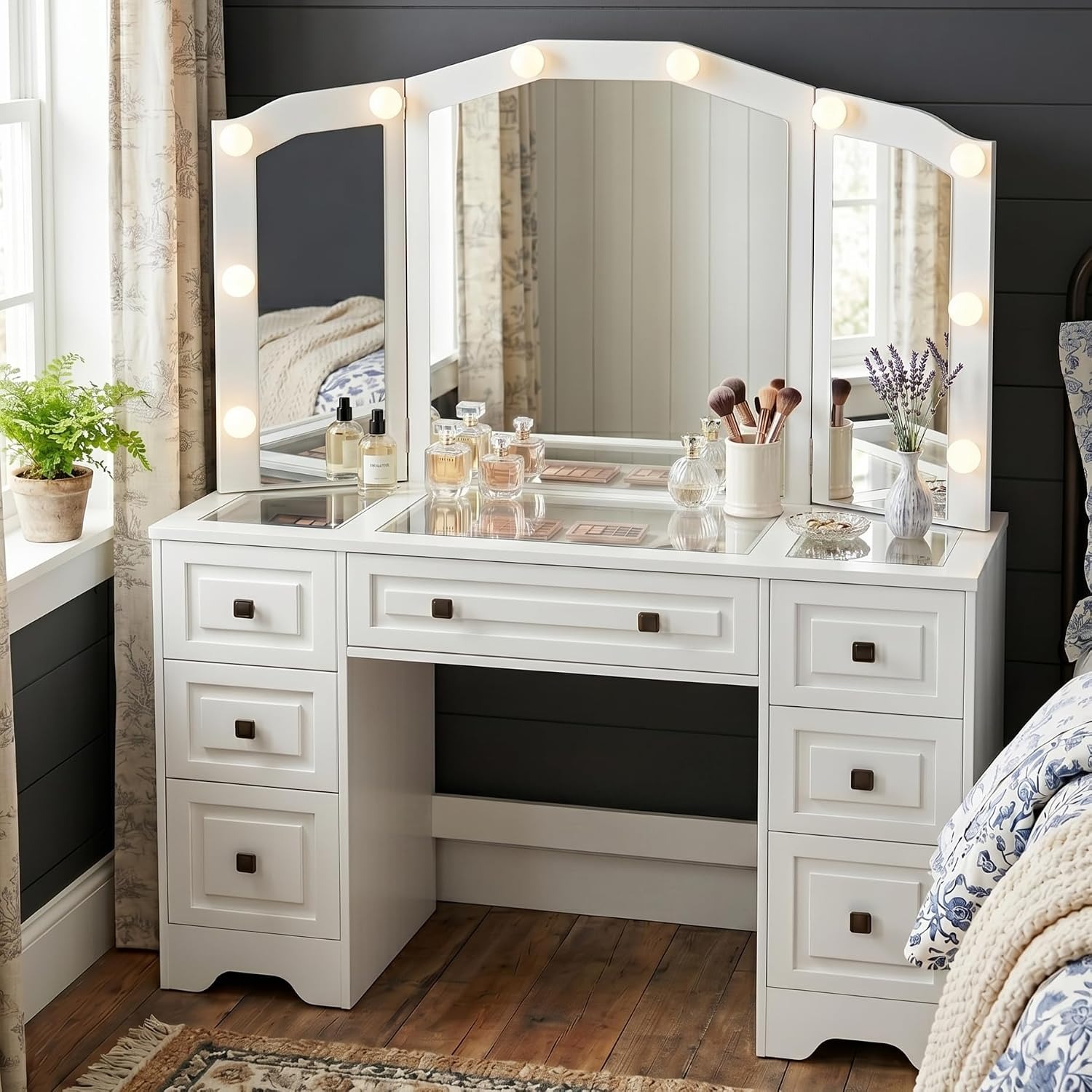 Dressing Table Vanity With Lighted Mirror - Туалетный столик с подсветкой, трёхстворчатое зеркало,
