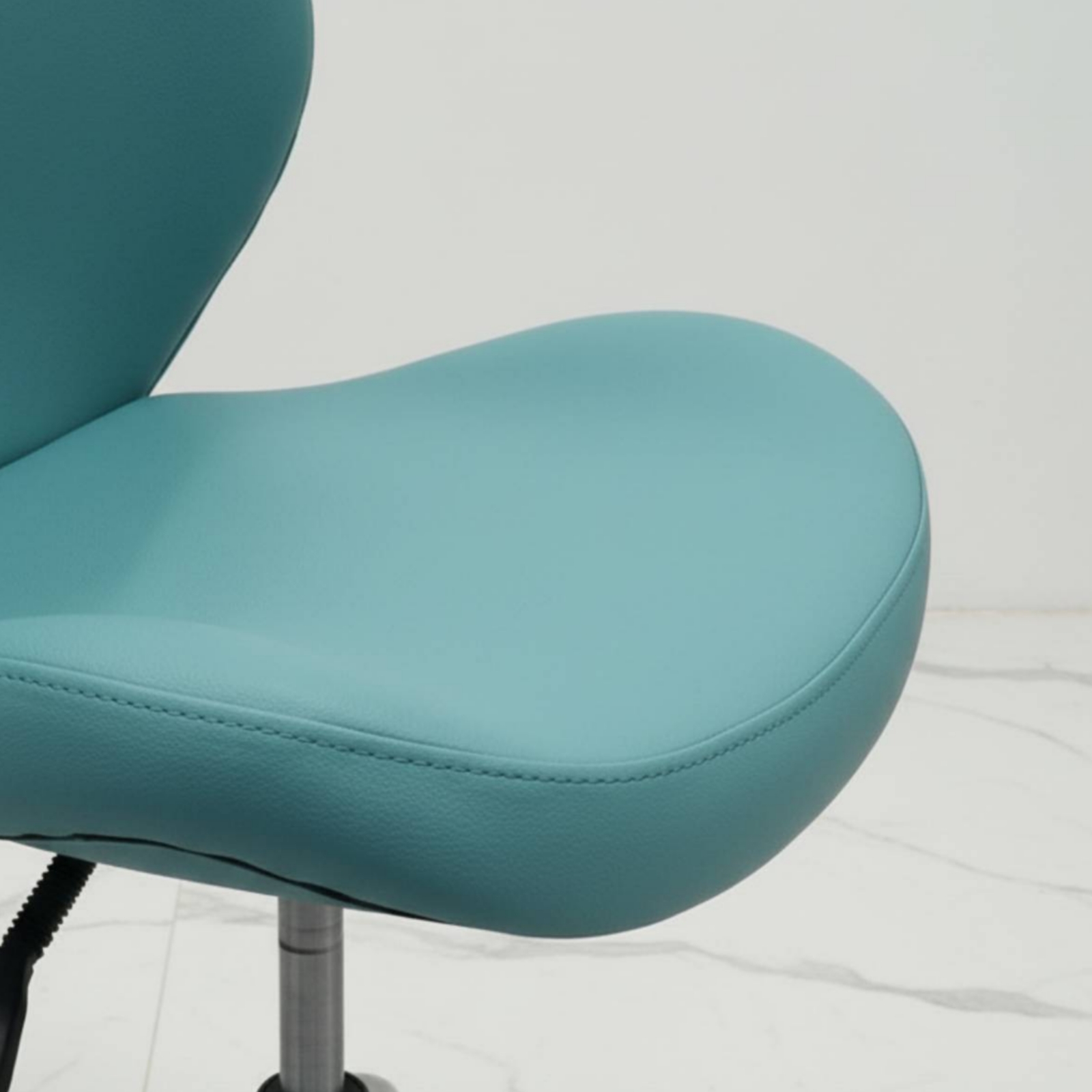 Мягкое офисное кресло с поворо – обзор и цена Chairs